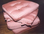 Box cushions with pinched seams